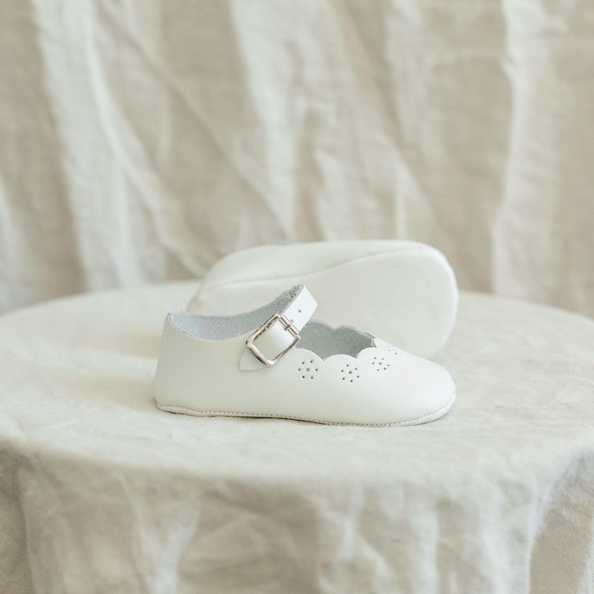 zimmerman-shoes-soft-soled-scalloped-white-mary-jane-baby-footware.png