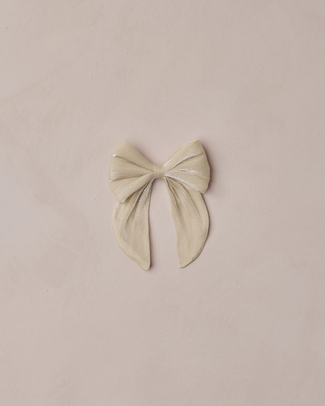 Everly Bow