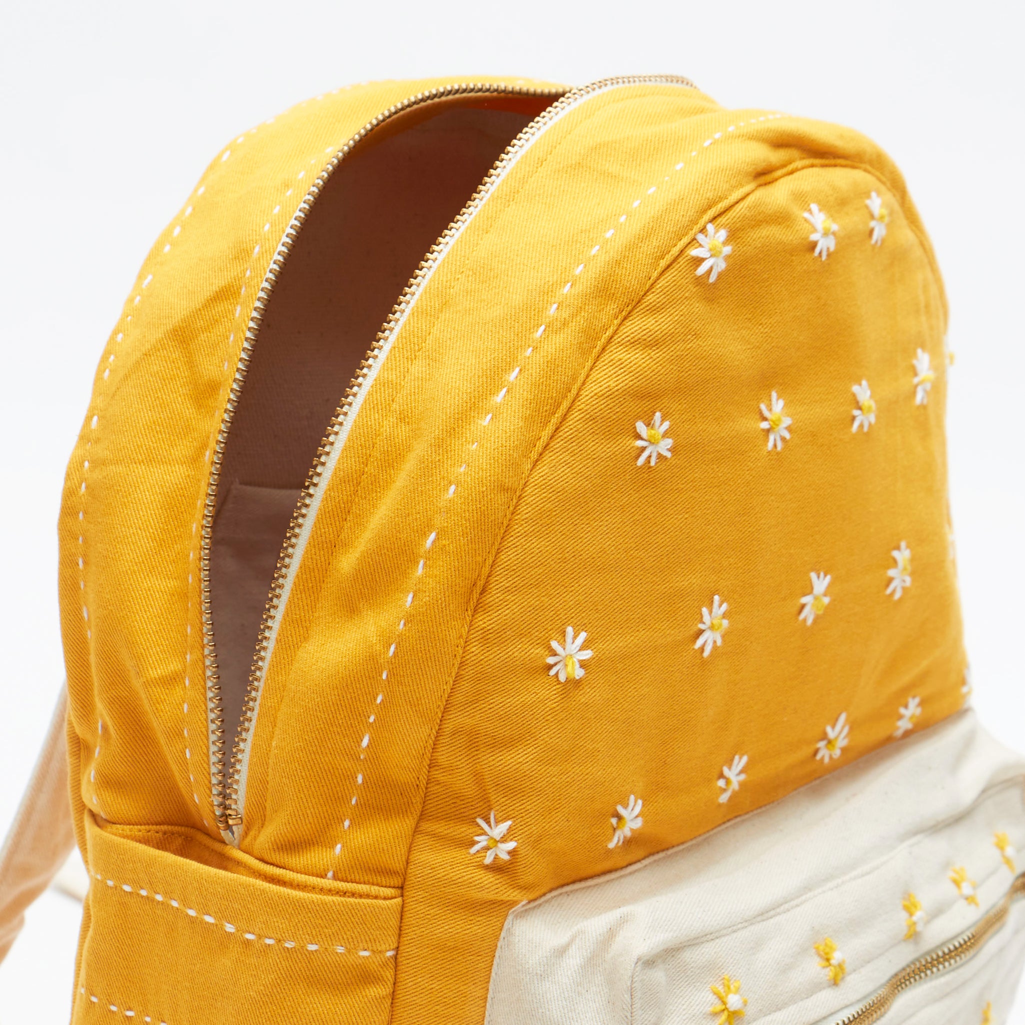 small-daisy-backpack-detail.jpg