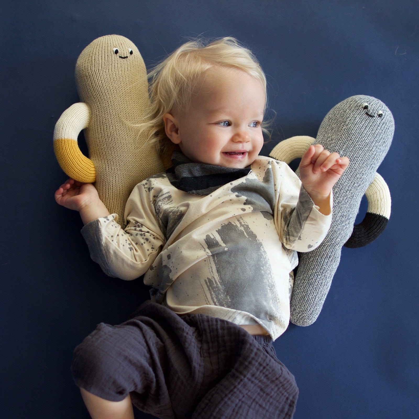 web-hold-me-dolls_0000s_0004_romy-holdme-sand-grey1_1024x1024_2x_f80d2c1c-5124-43f2-b0b8-fee1d7cc0c05.jpg